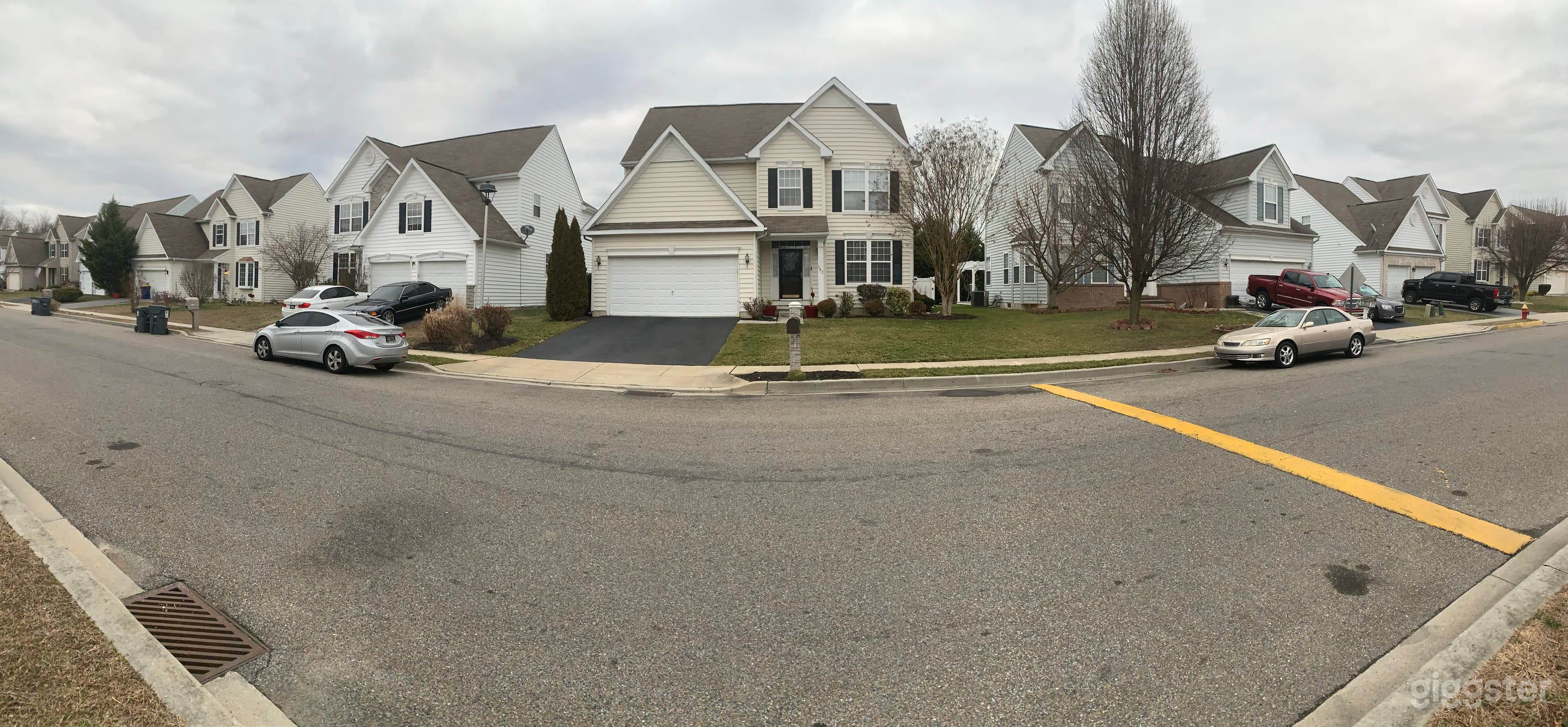 Wide shot, Front of house