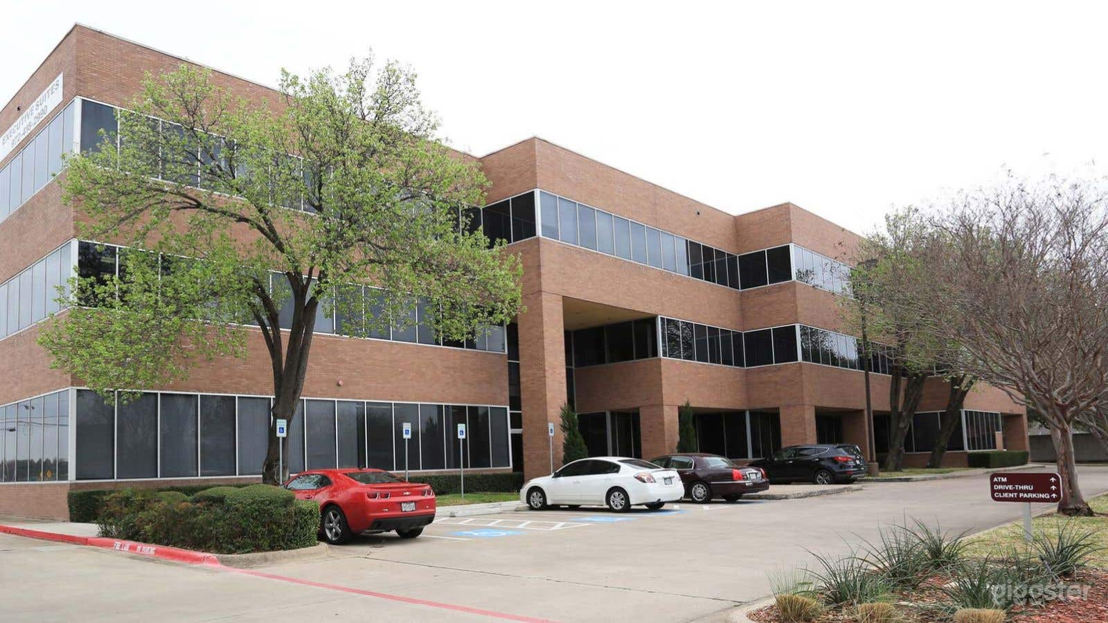 10-Person Conference Room in Carrollton Photo 3