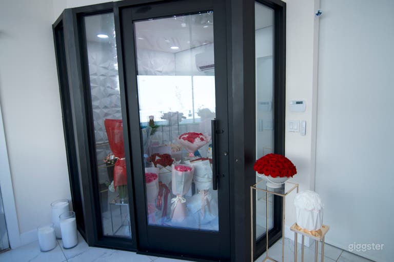  Flower shop/ High End Modern Floral Boutique  