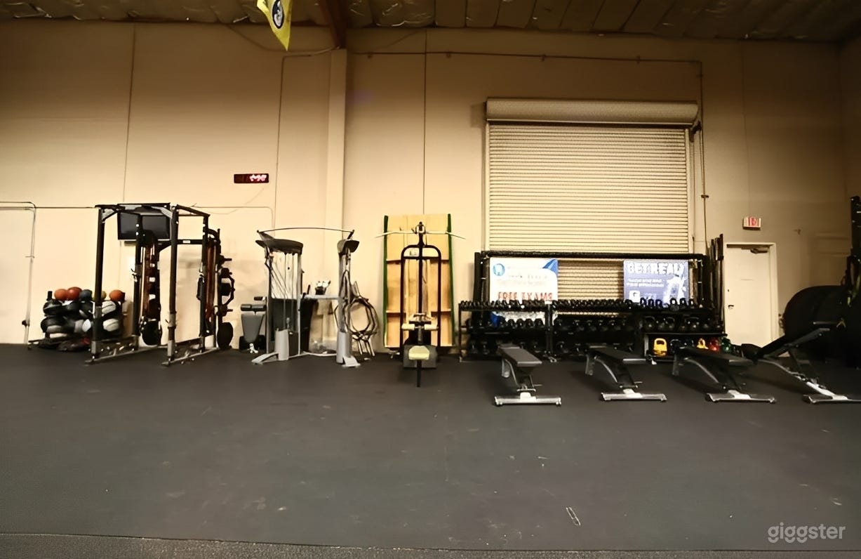 Huge Cross-Training Space with World Class Amenities Minutes from the Strip Photo 2