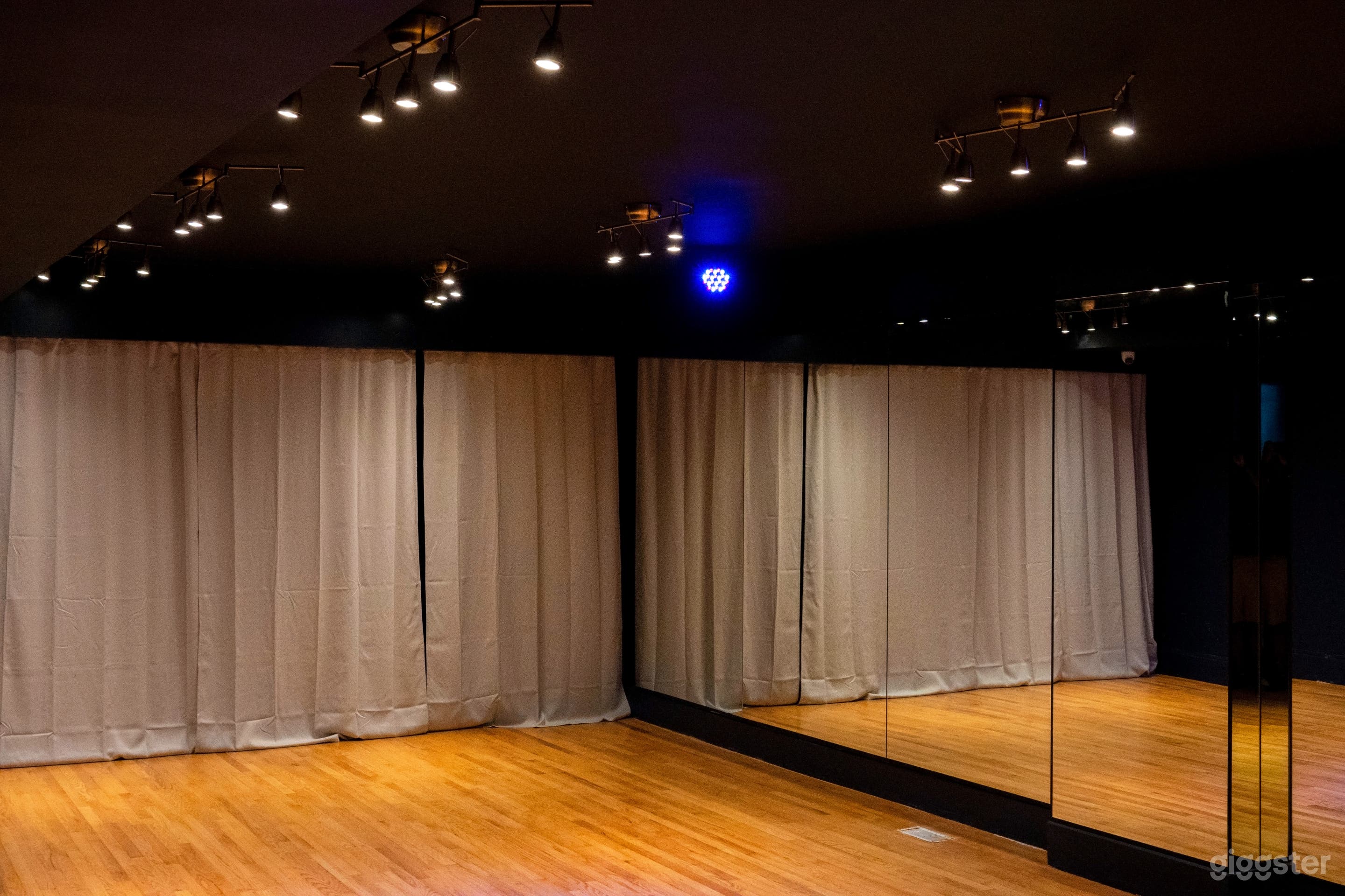 Multi-purpose Creative Studio space in the heart of Toronto Photo 4