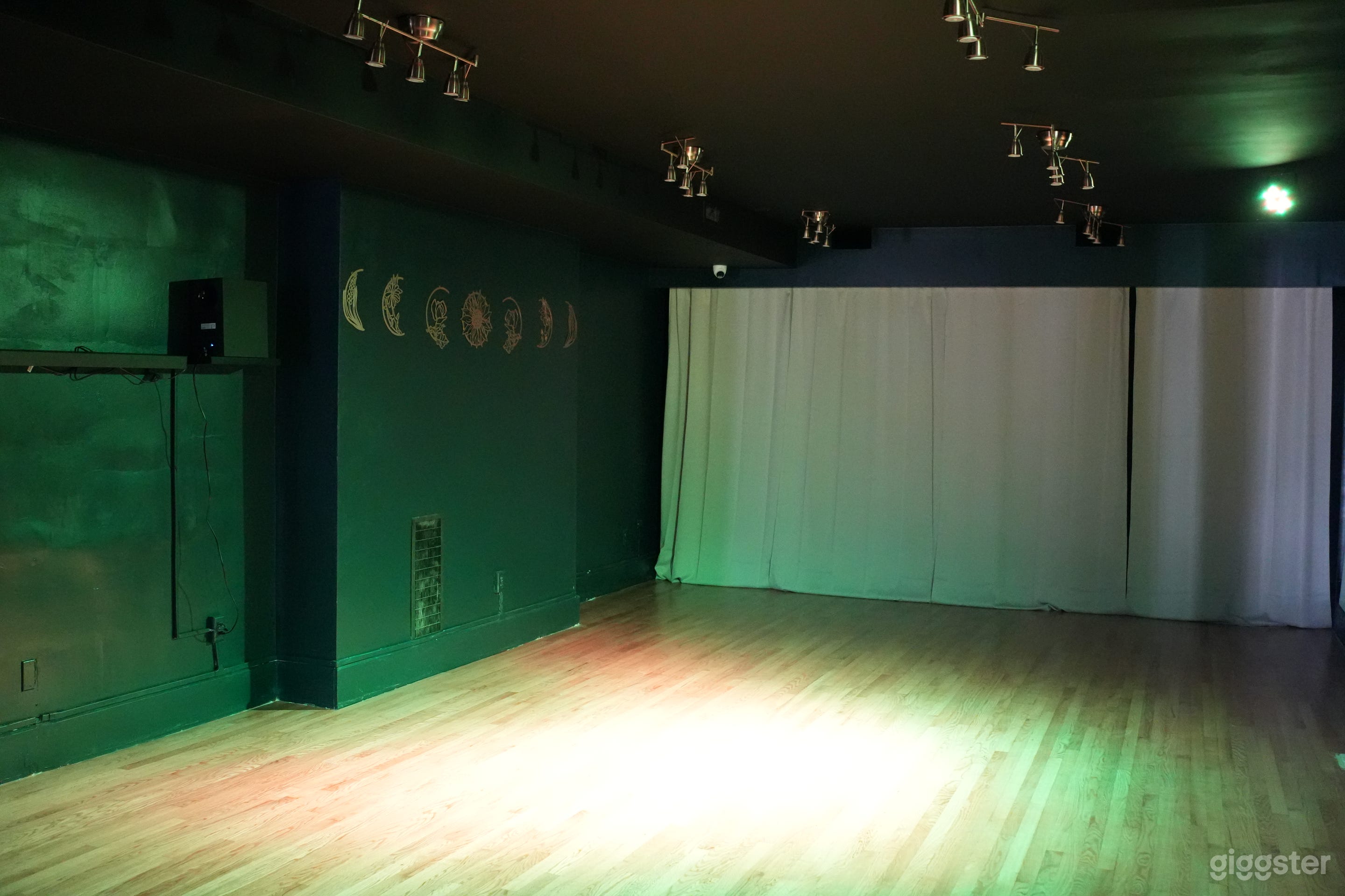 Multi-purpose Creative Studio space in the heart of Toronto Photo 3