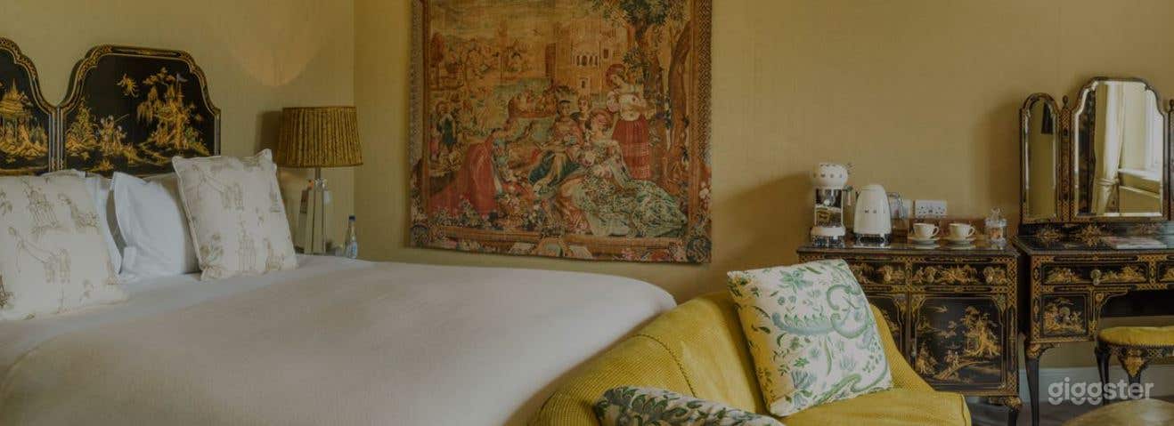 The Elegant Room with Lovely Bathroom Photo 4