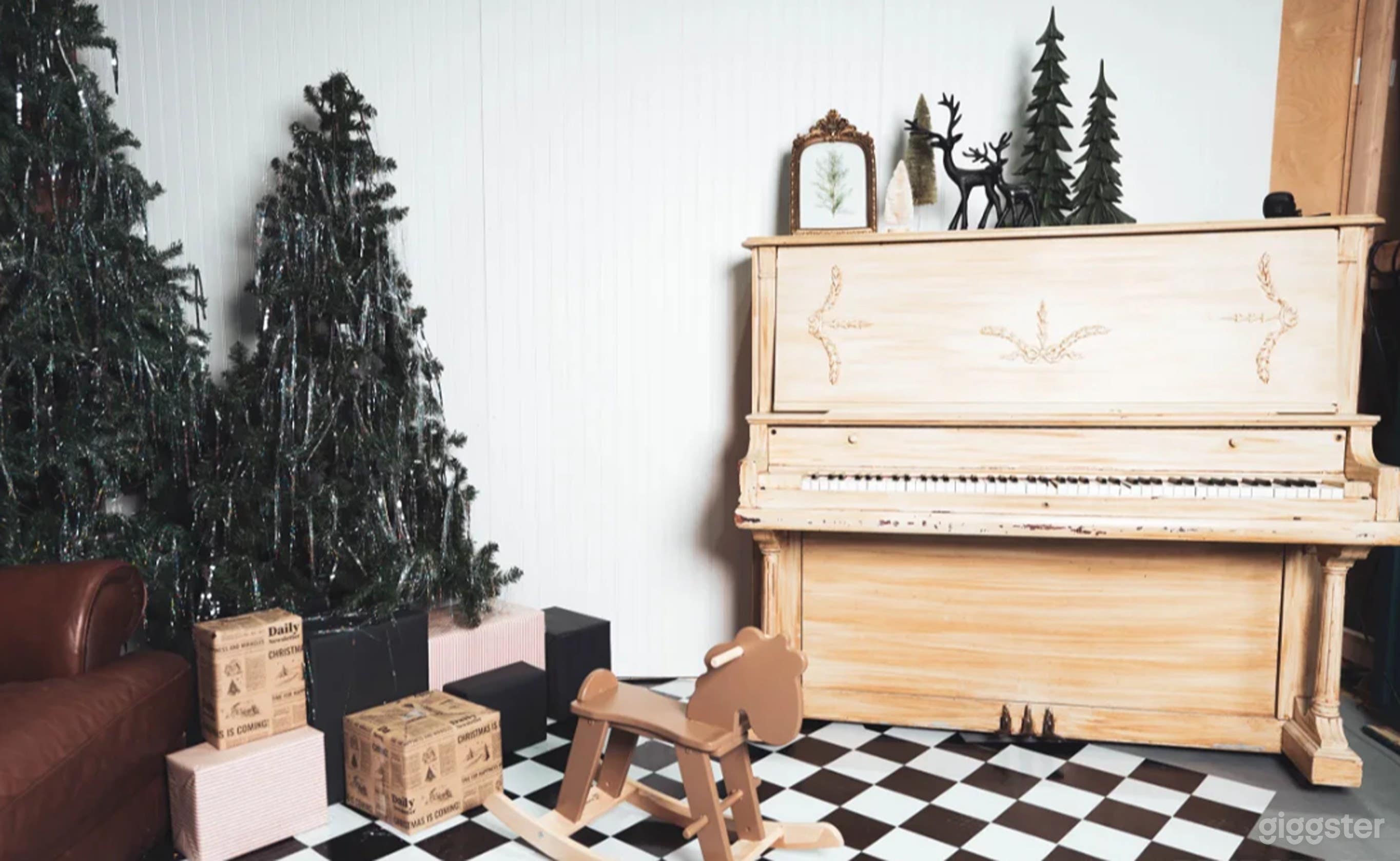 Christmas Set up with multiple areas Photo 3