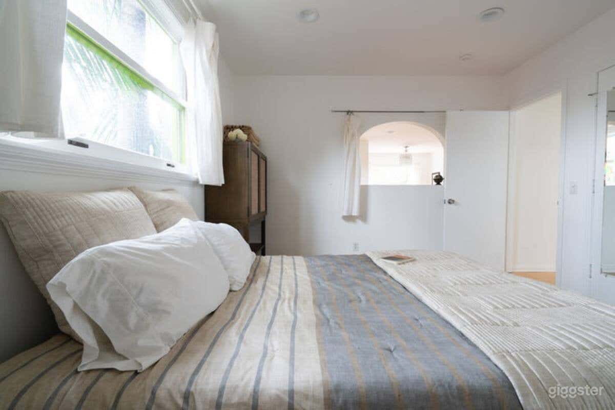 Light and Bright Bungalow with Palm Tree Garden Photo 2