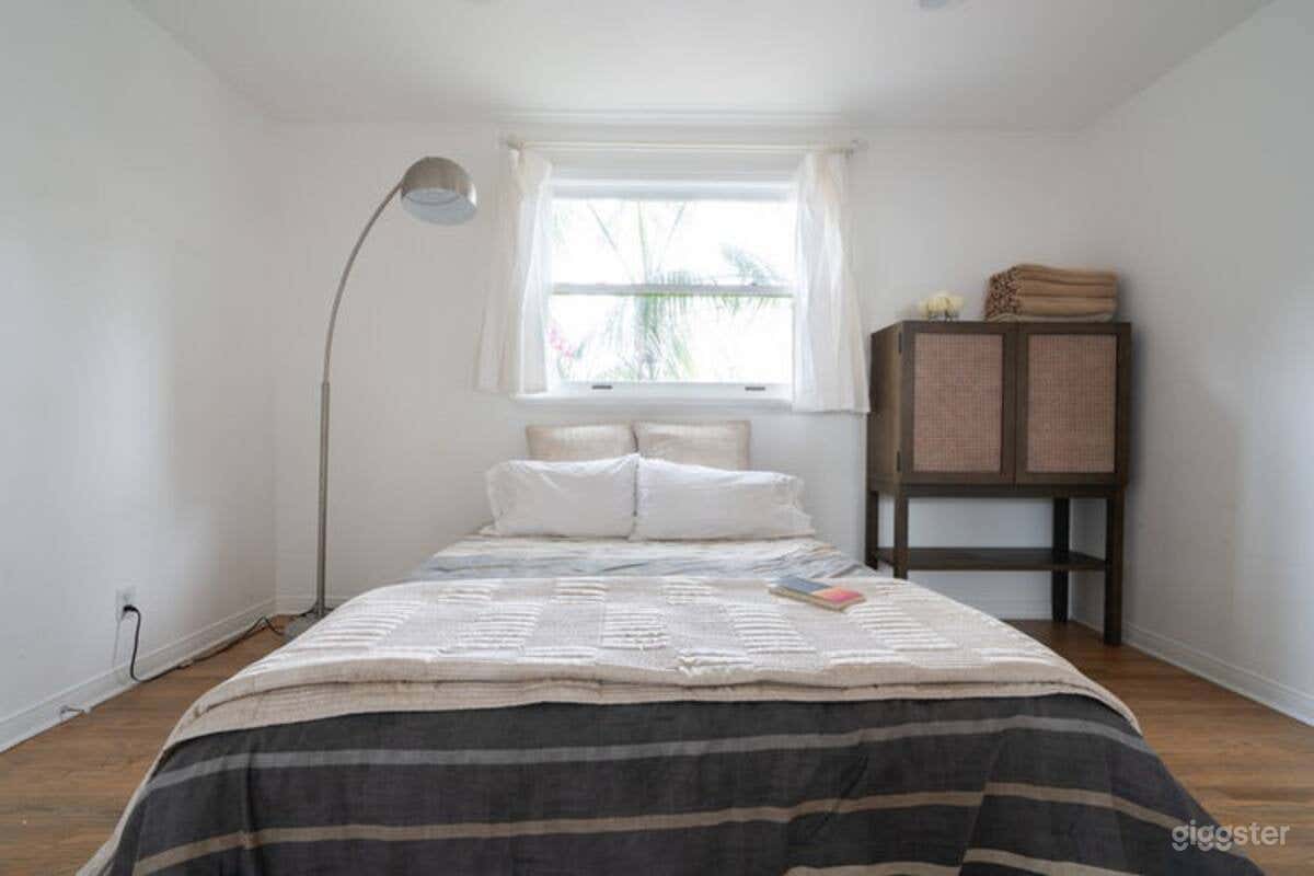 Light and Bright Bungalow with Palm Tree Garden Photo 4