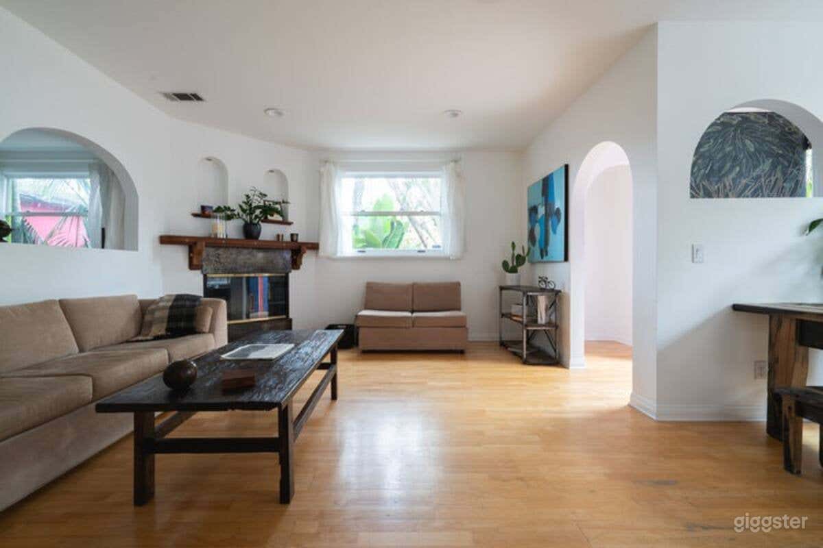 Light and Bright Bungalow with Palm Tree Garden Photo 1