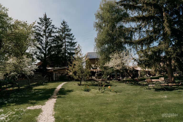  Pardies Garten inkl. Wellnessbereich mit Schwimmteich 