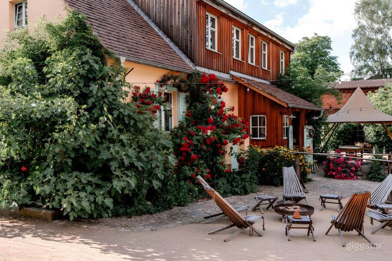  Pardies Garten inkl. Wellnessbereich mit Schwimmteich 
