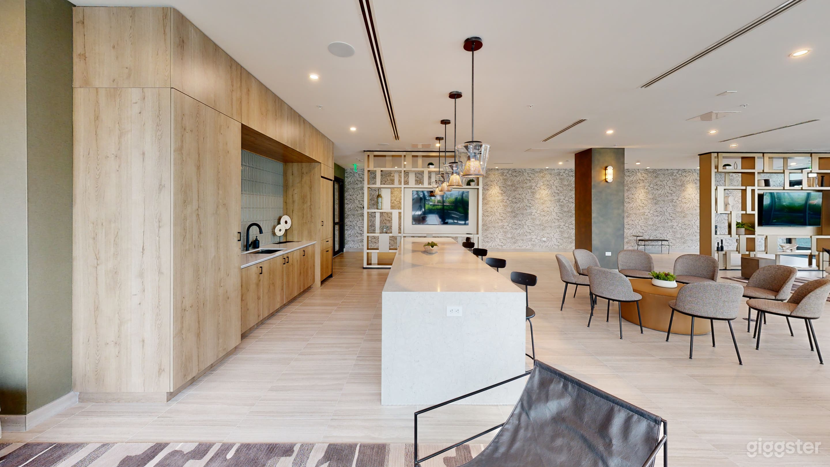 Luxe Ultra-Modern Masterpiece Photo 4