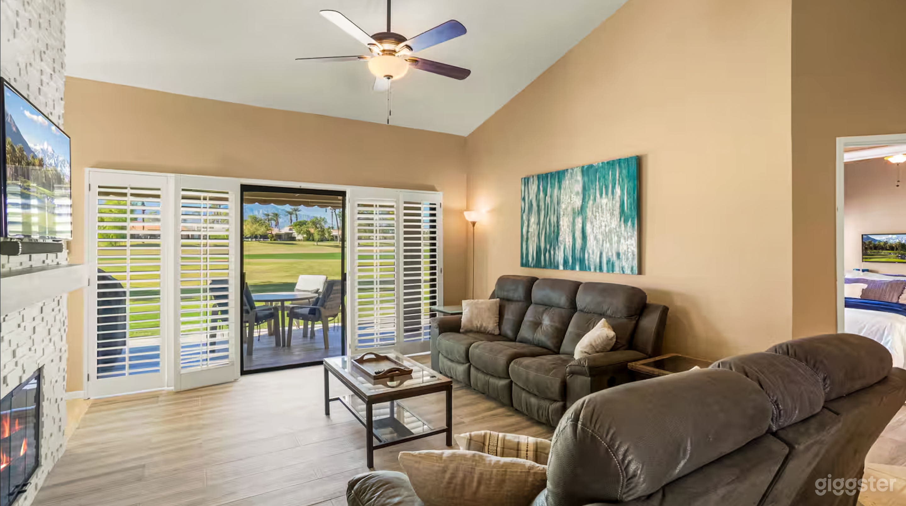 Modern 2-Bedroom Home with Pool &amp; Garden — Film/Photo Ready Photo 4