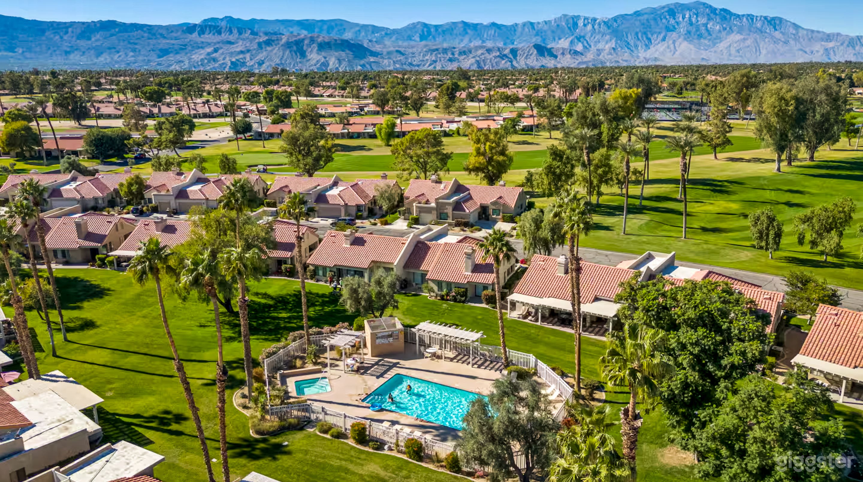 Modern 2-Bedroom Home with Pool &amp; Garden — Film/Photo Ready Photo 1