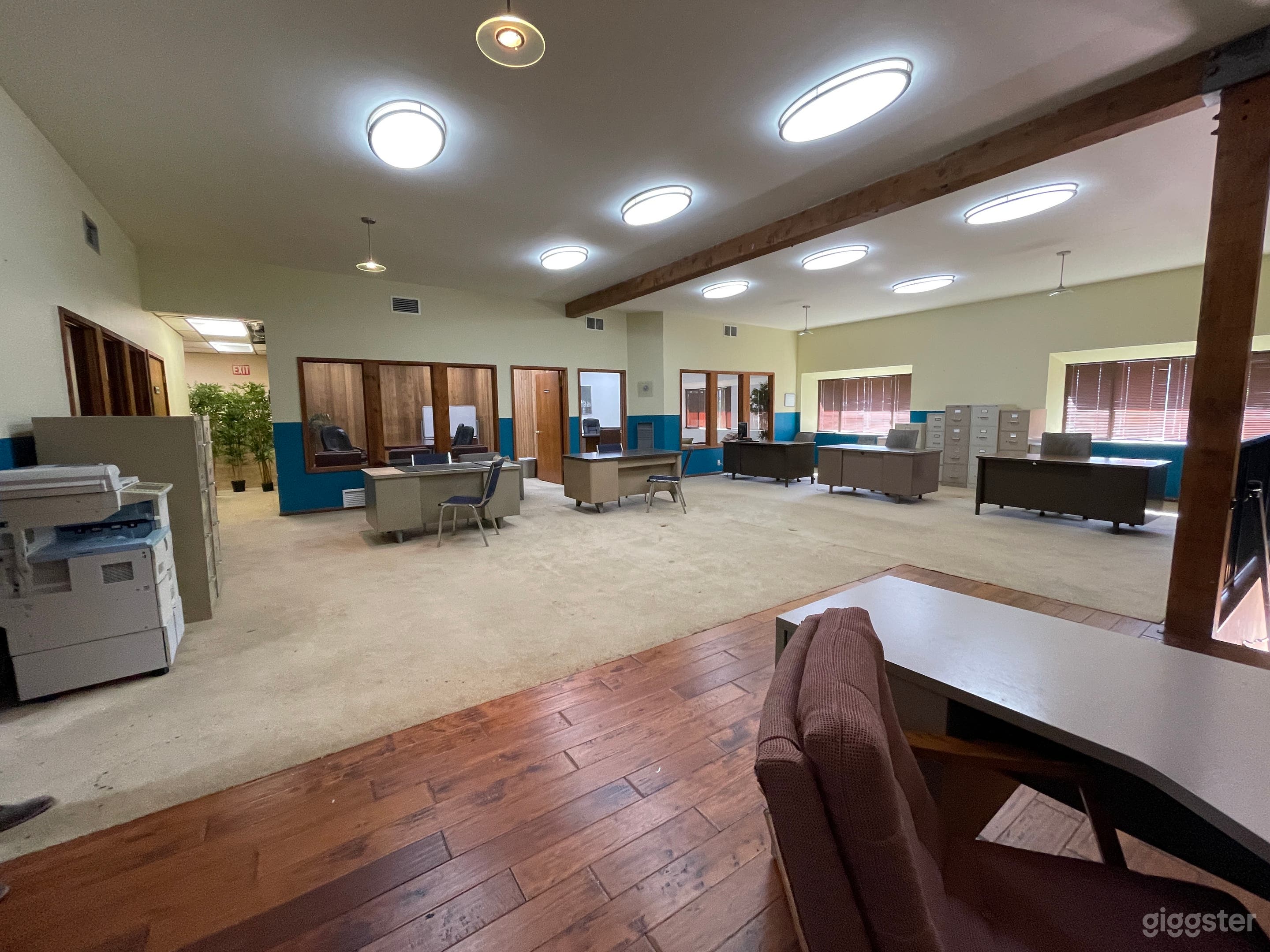 Vintage Office - FILM SET Photo 1