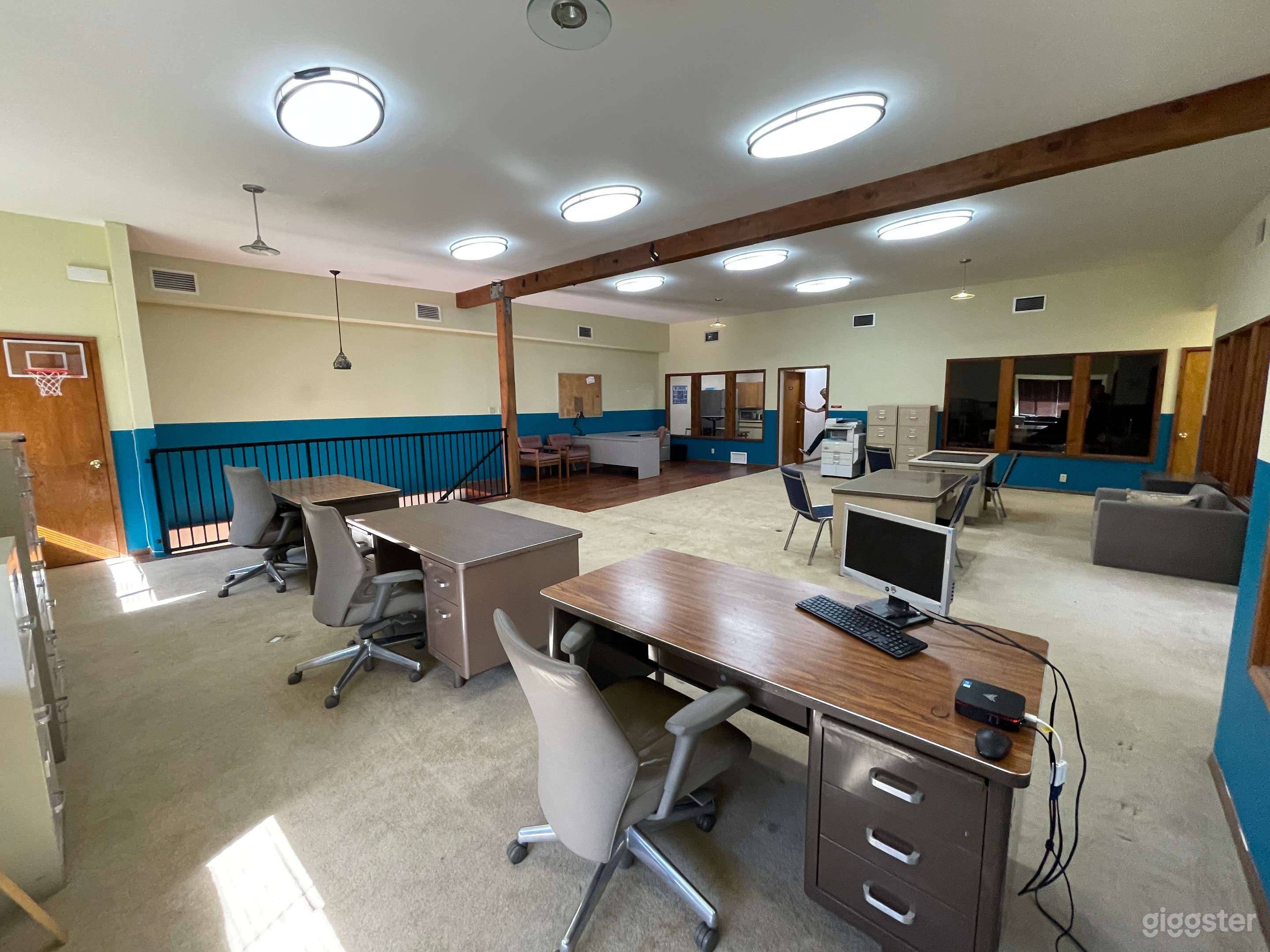 Vintage Office - FILM SET Photo 3