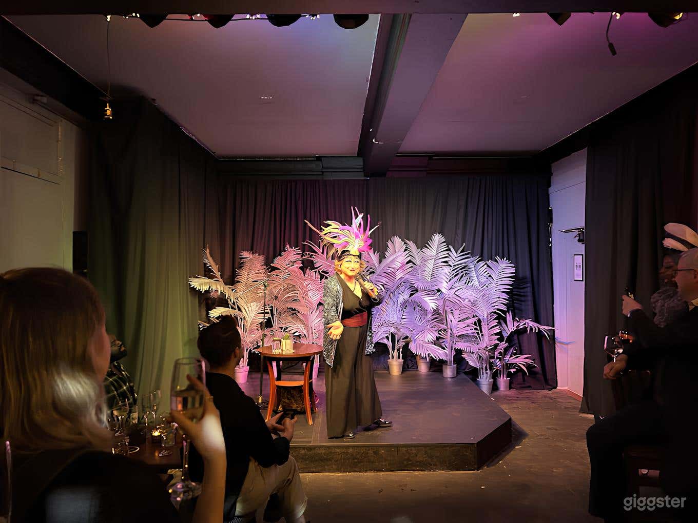 Cabaret Pub / Bar with stage Photo 1