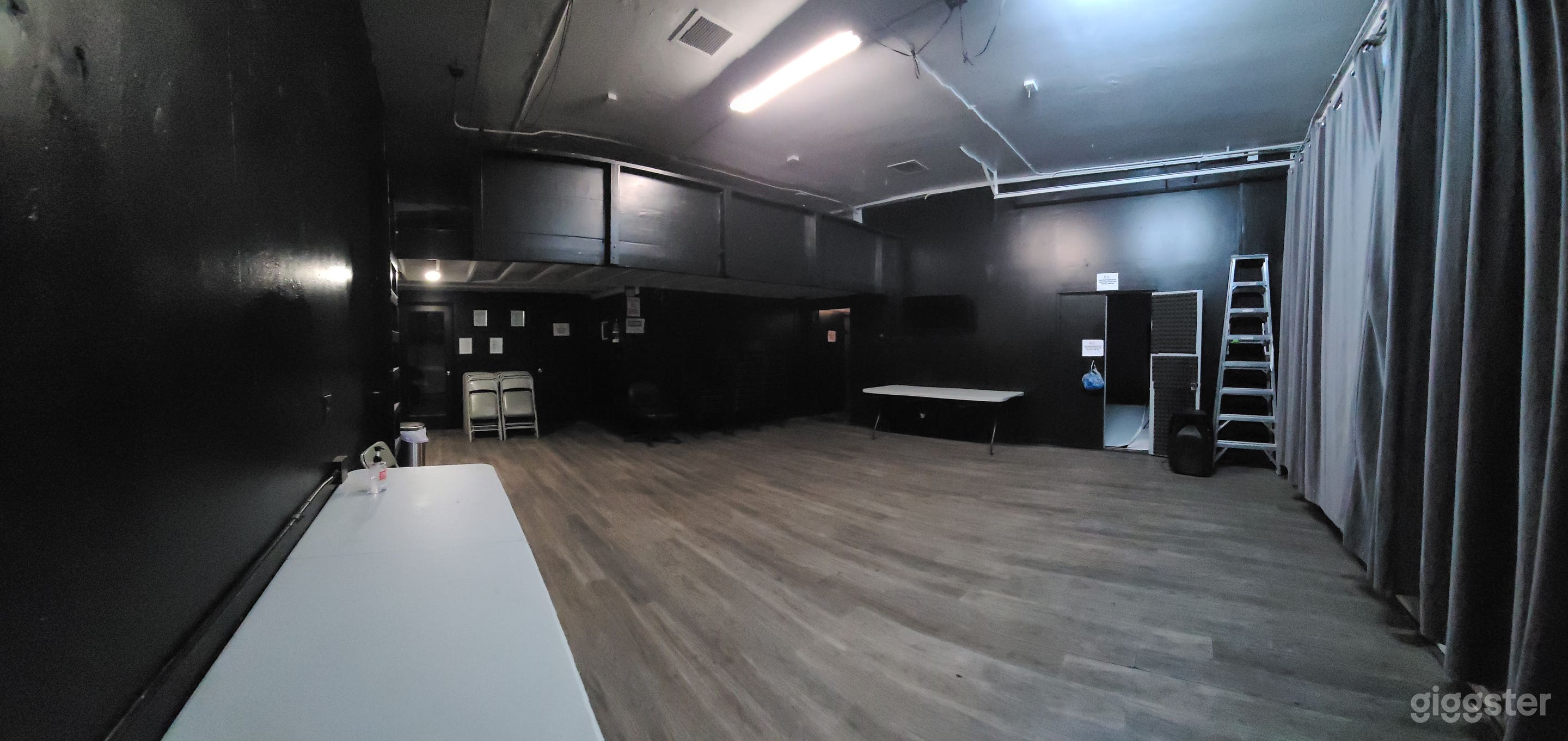 Zeus Event Room Photo 1