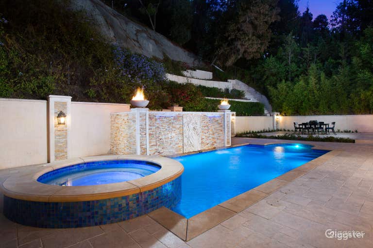  Stunning Pool in an Elegant Beverly Hills Mansion Estate 