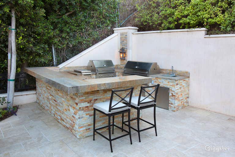  Stunning Pool in an Elegant Beverly Hills Mansion Estate 