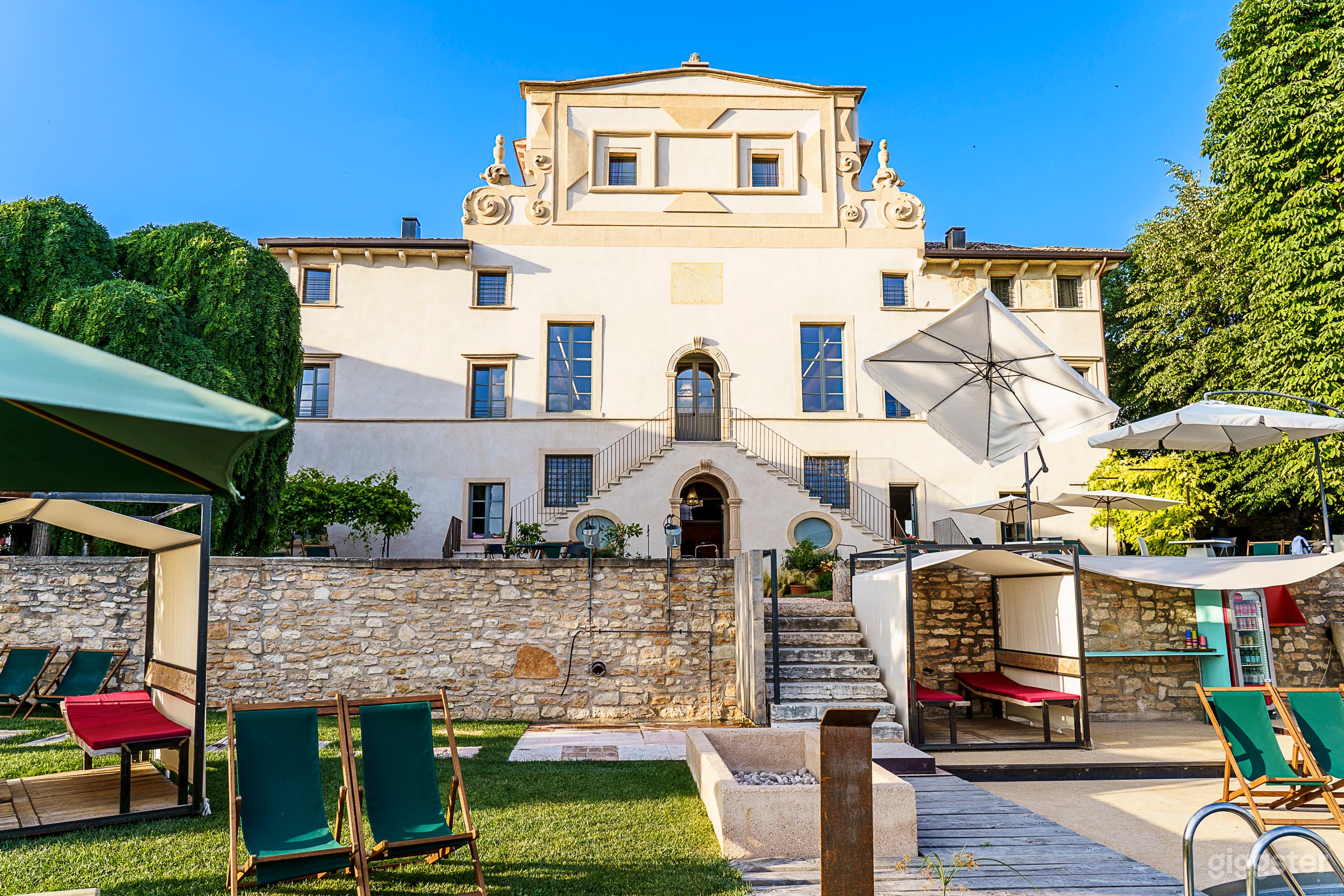 Foto di Villa di Lusso sulle Colline di Verona per Eventi, Servizi Fotografici & Prodotti 1