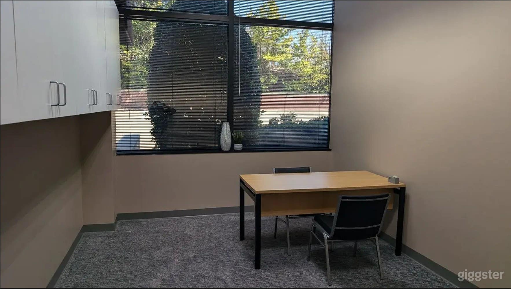 Spacious 208 sq ft Office  Photo 3