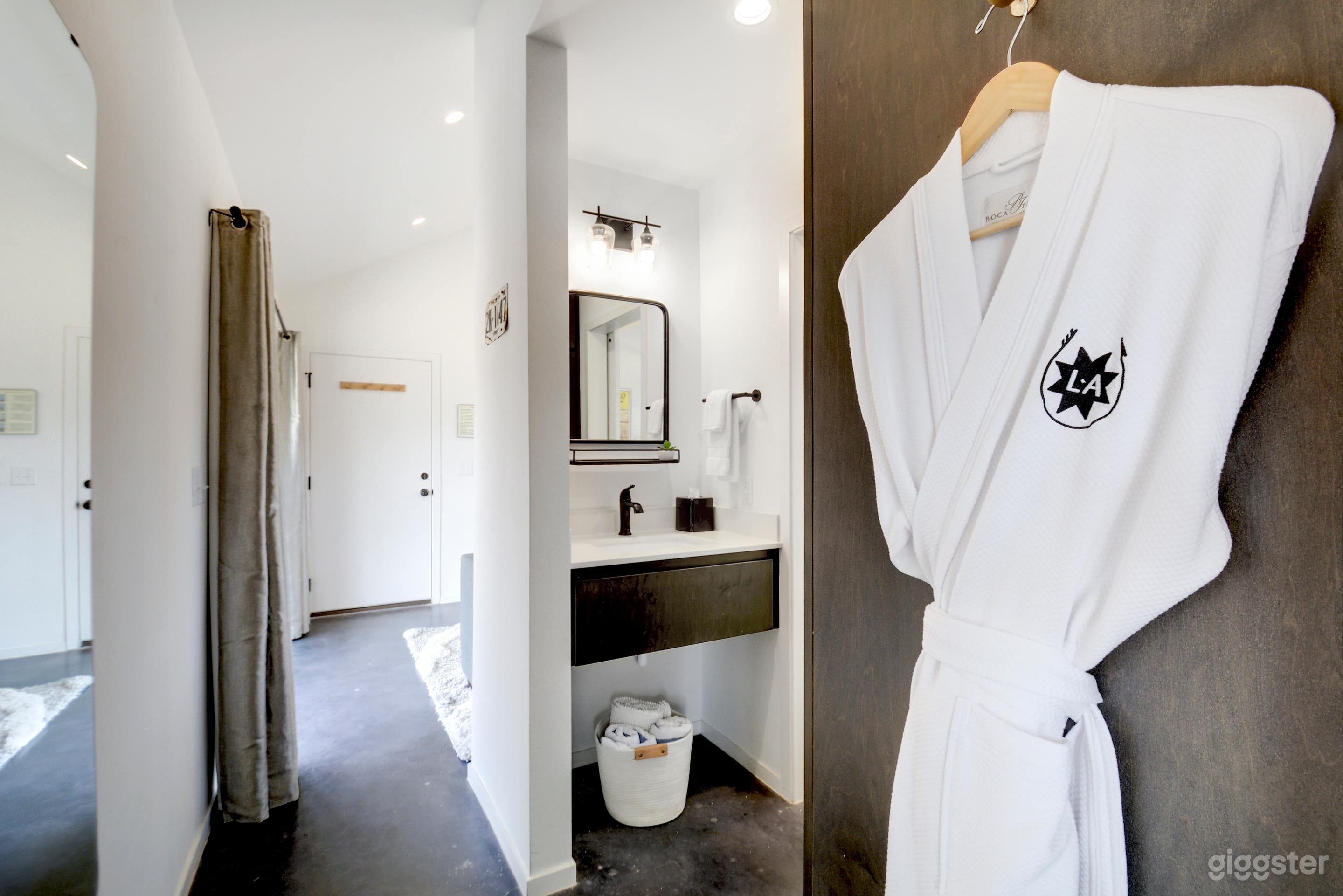 Porch House in Dripping Springs Photo 4