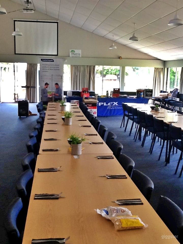 Exquisite Café in Golf Club Estate Photo 4