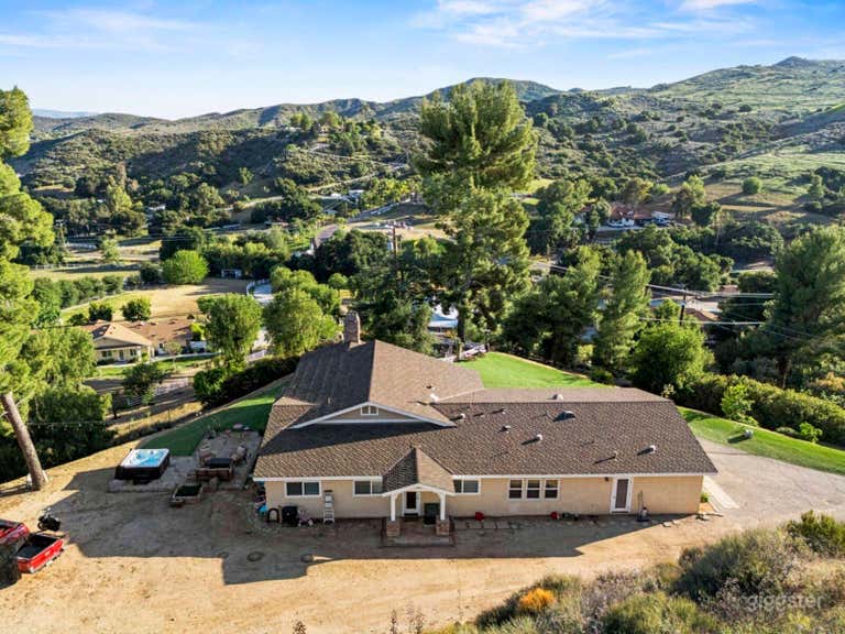  Spacious Ranch Backyard with Canyon Overlook 