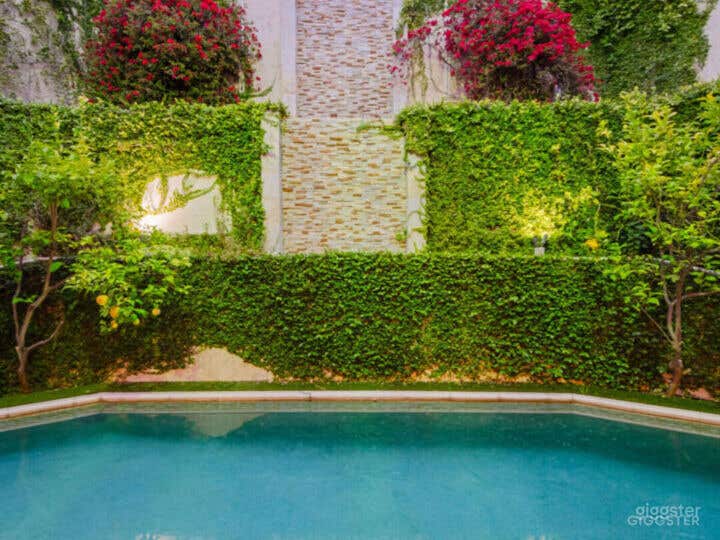 ROBMAR ESTATE: OPULENT CHATEAU RETREAT/POOL Photo 4