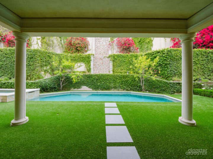 ROBMAR ESTATE: OPULENT CHATEAU RETREAT/POOL Photo 1