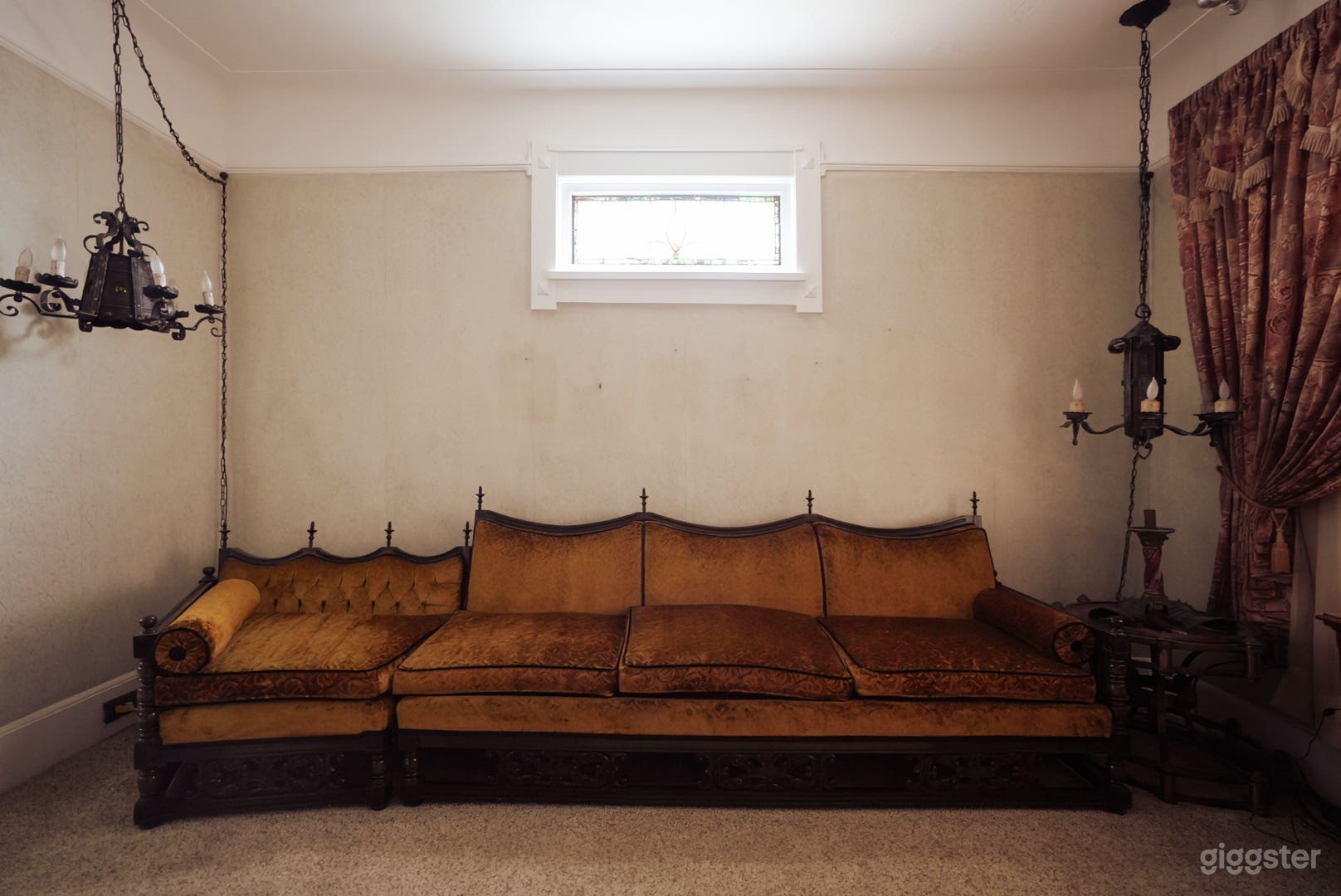 Furnished Vintage House Full of Film Props Photo 4