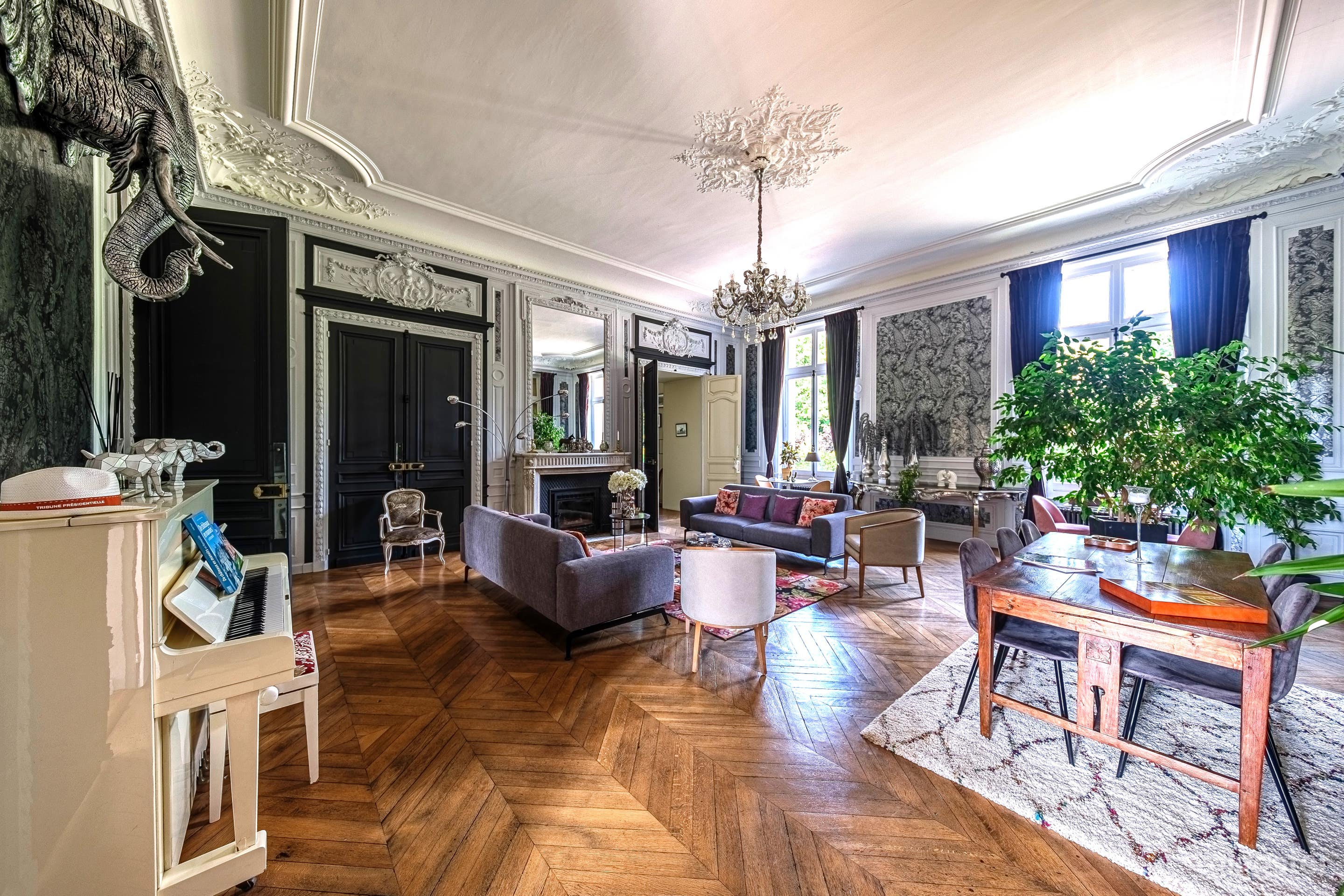 French Château with Pool, Orangery & Park - Film & Shoot Photo 4