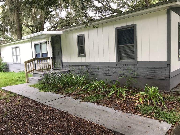  Family House 