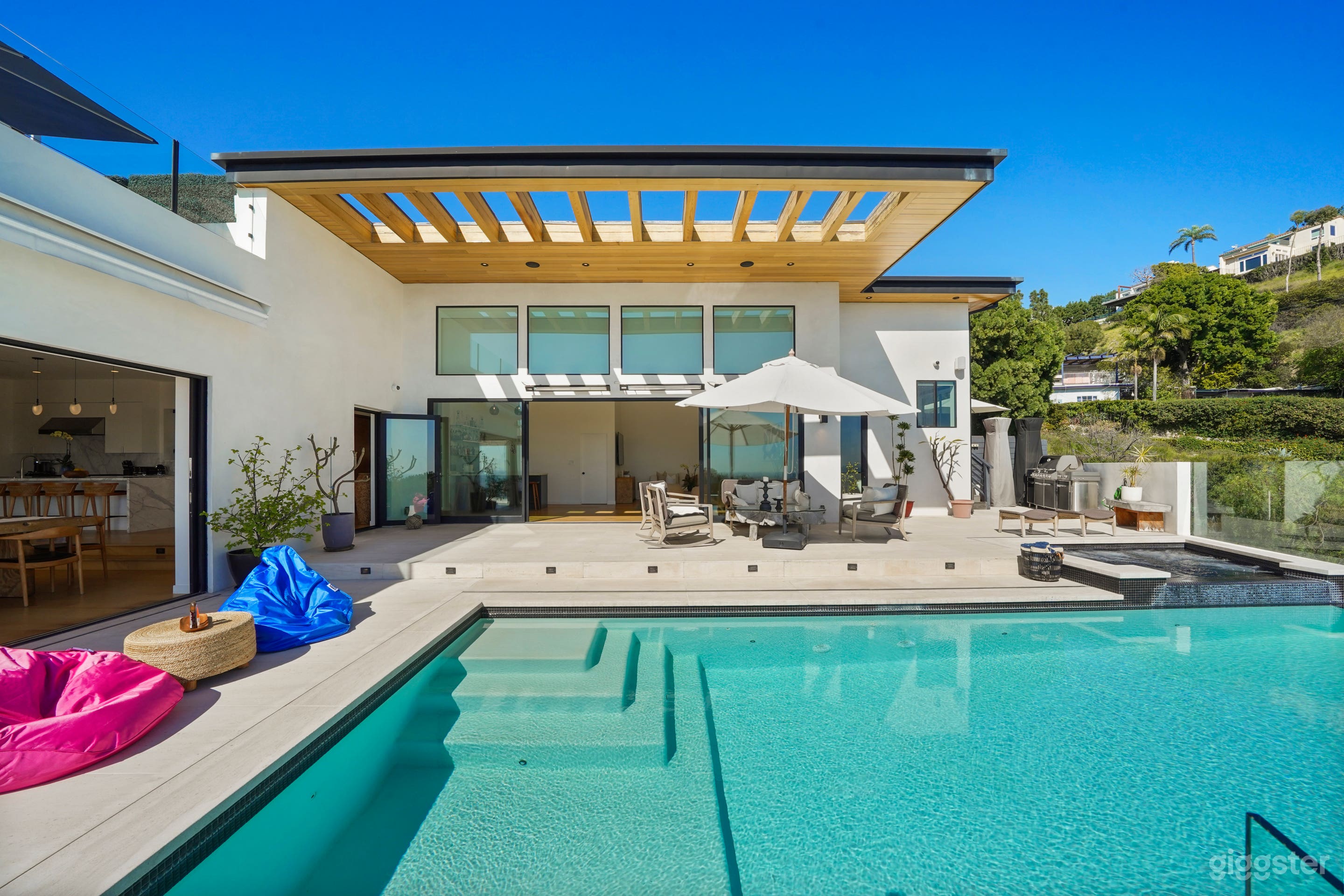 Modern house in Hollywood Hills Photo 4