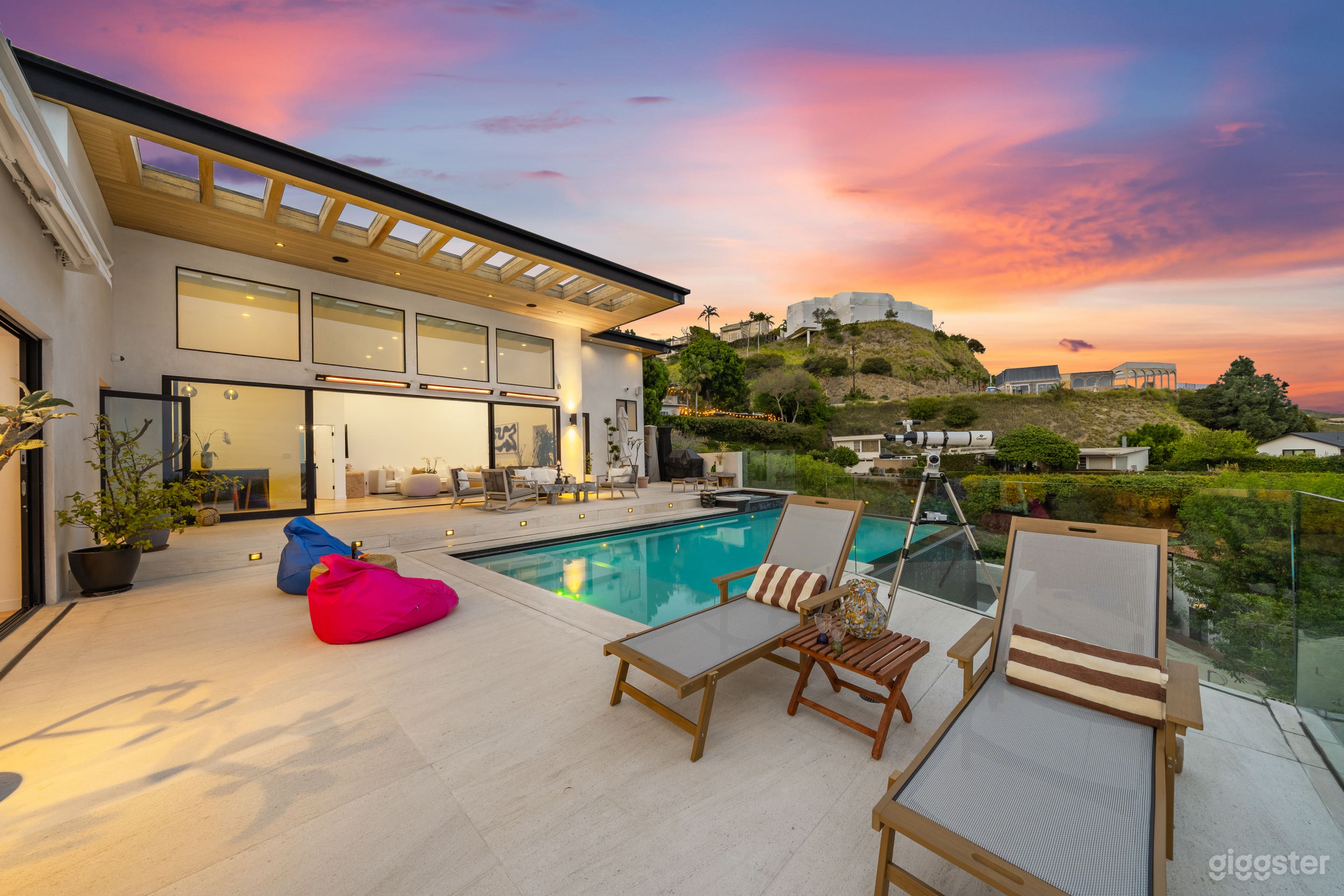 Modern house in Hollywood Hills Photo 1