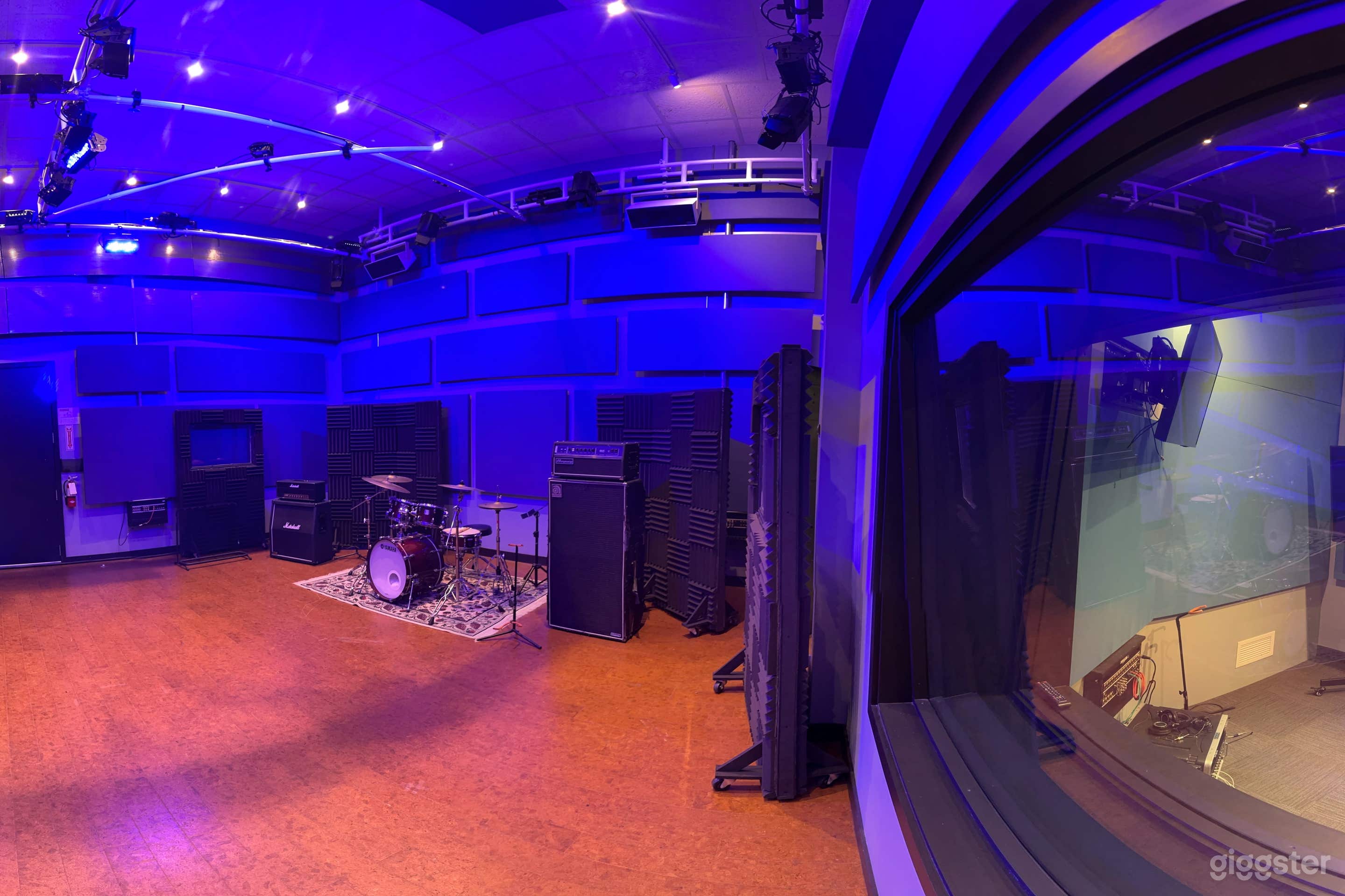 Acoustic Excellence: Enjoy top-notch sound quality with acoustically optimized features in our Live Room.