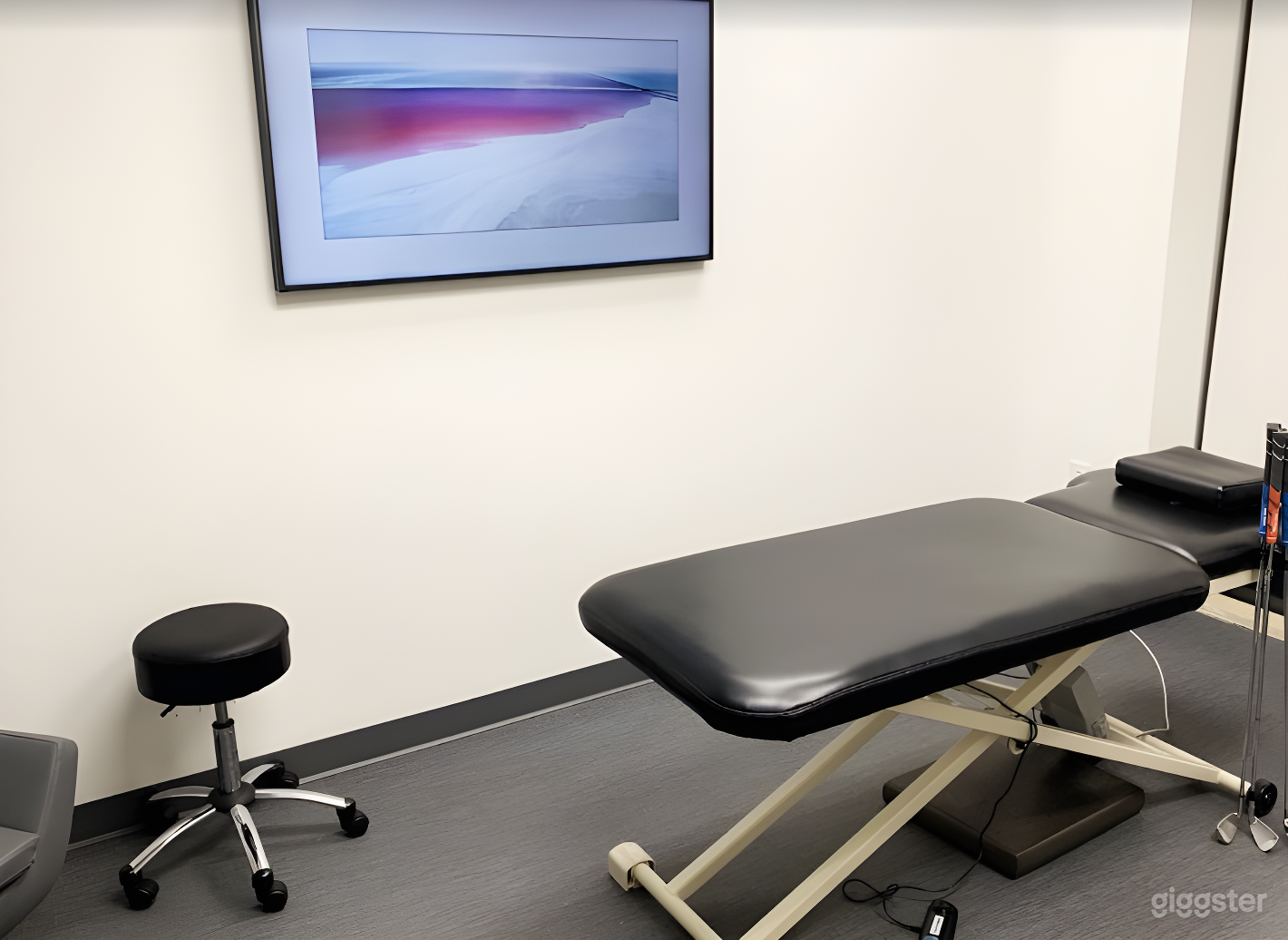 Stretching &amp; Recovery Rooms in Gym Photo 4