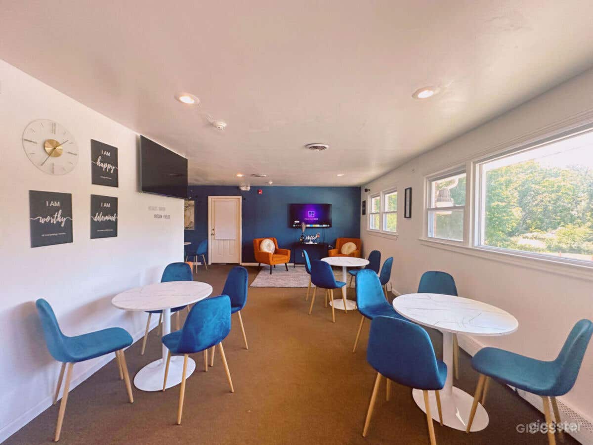 Modern Elegance ideal Space Photo 2