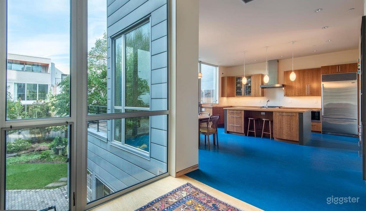 Mid Century Modern Home, 10ft windows with views Photo 1