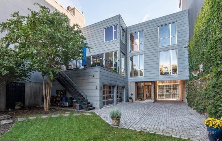  Mid Century Modern Home, 10ft windows with views 