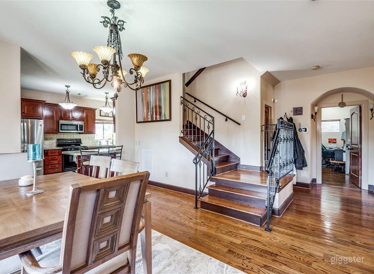  Beautiful And Bright Modern Home In Omaha 