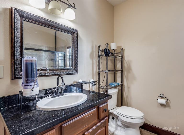  Beautiful And Bright Modern Home In Omaha 