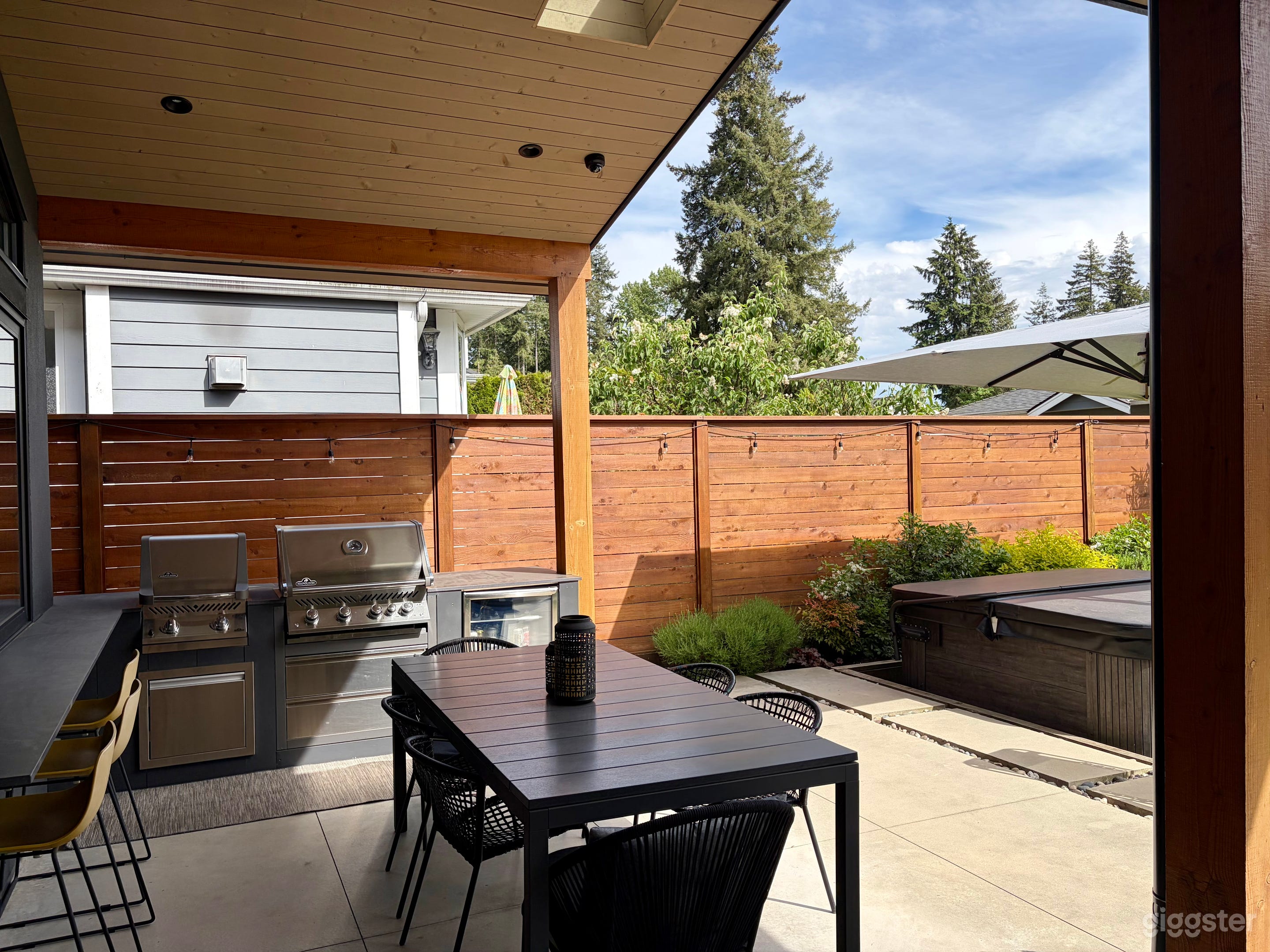 Bright Organic Modern Home Overlooking Park Photo 2