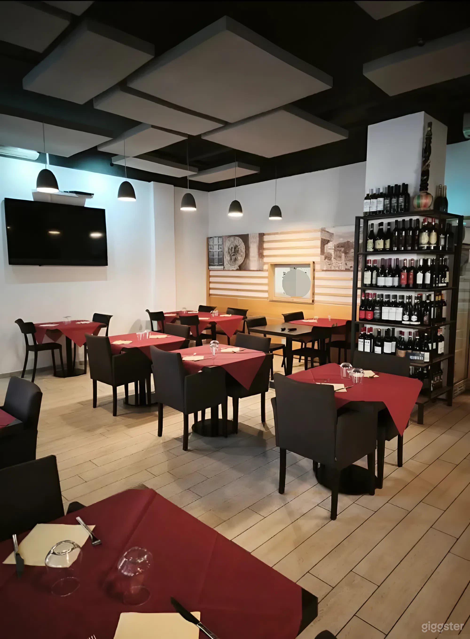 Modern Roman Osteria in San Giovanni Near Historic Basilica Photo 3