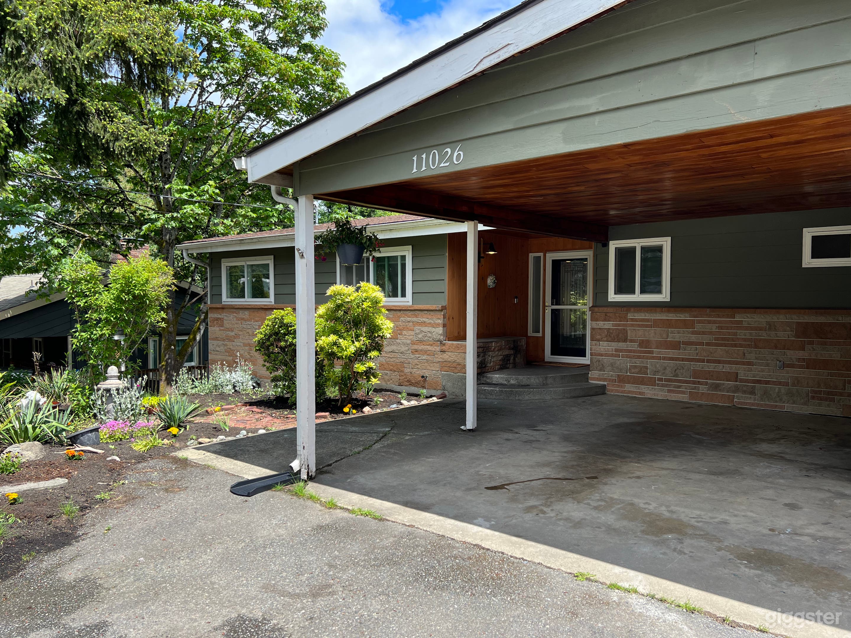 Seattle Americana Home w/ Landscaped Back-Yard Photo 1