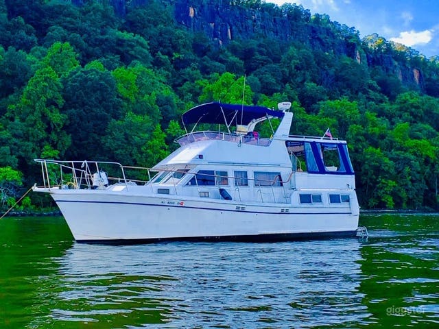 40ft Spacious Multi-Deck Motor Yacht 
