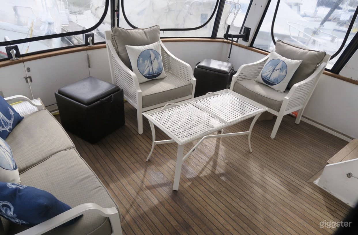 40ft Spacious Multi-Deck Motor Yacht Photo 3