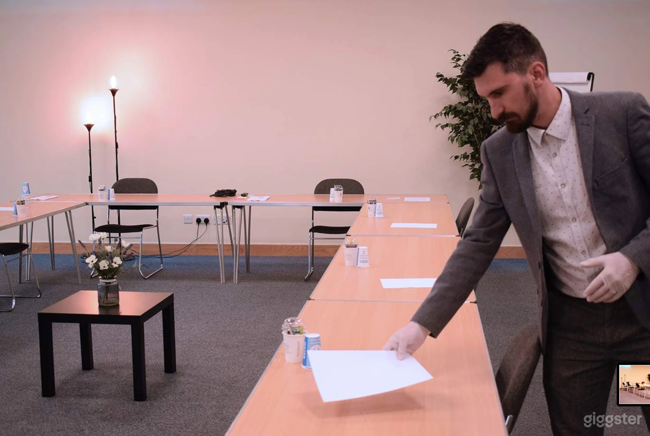 Booth Room with a Relaxed Environment Setting Photo 4