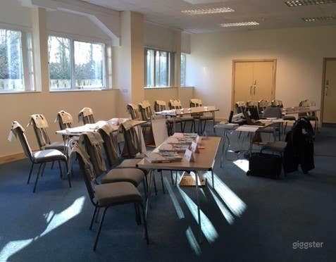 Booth Room with a Relaxed Environment Setting Photo 1