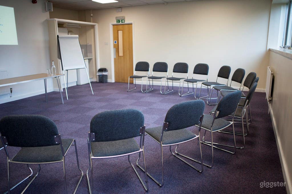 Booth Room with a Relaxed Environment Setting Photo 3