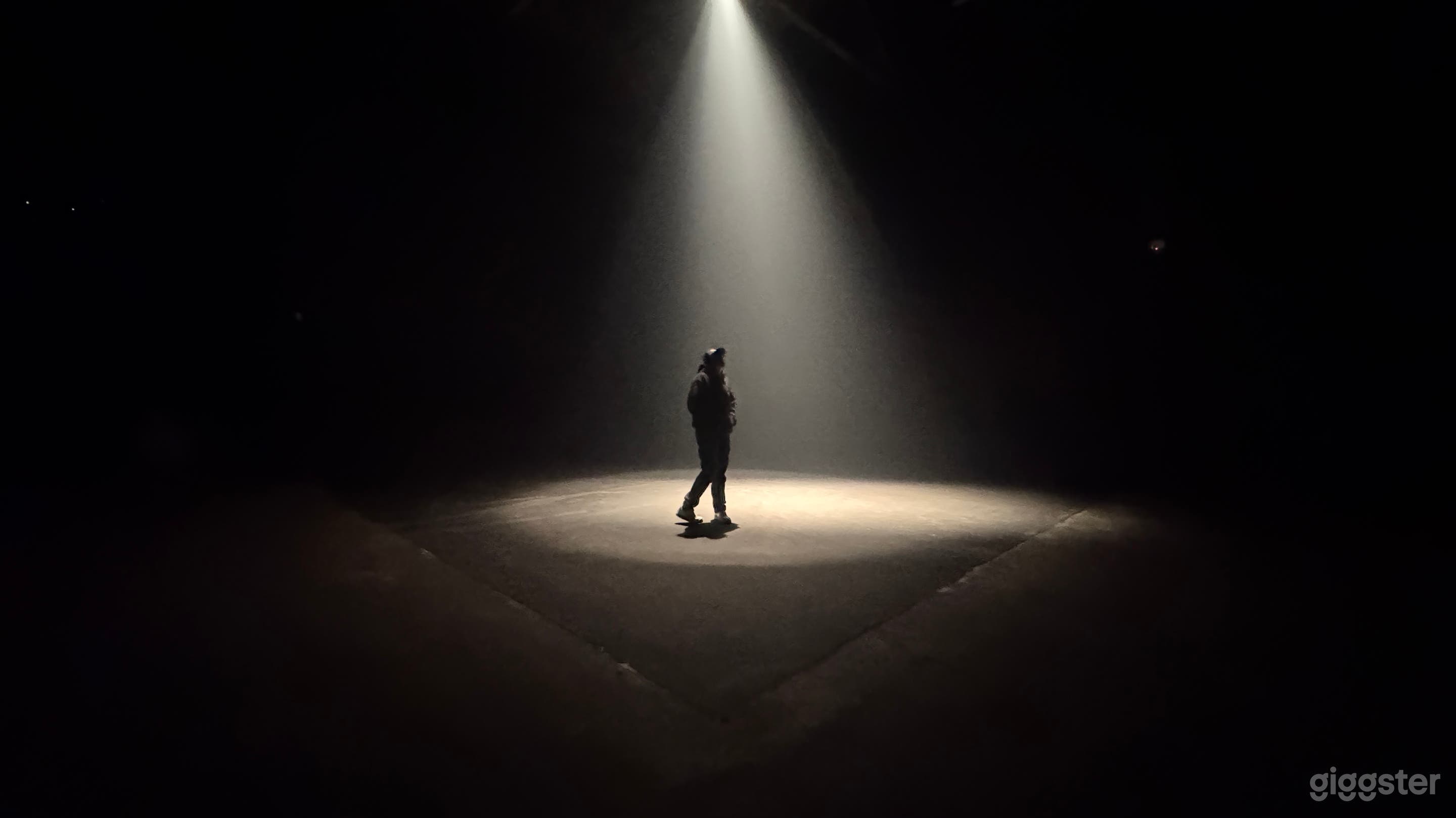 Spotlight Black Void Set In Certified Studio Photo 3